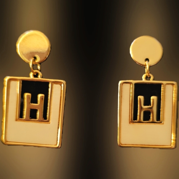 H initial earring - Picture 3 of 6